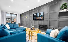 Luxury Two Bedroom Apartment - City Ceentre - Balcony - Jq - Netflix & Wifi - 11B